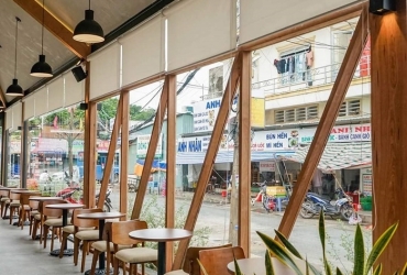 Màn cuốn lưới - Giải pháp ánh sáng cho những quán cafe hiện đại